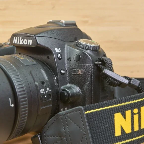 Nikon D90 DSLR 12.3MP with AF‑S DX Nikkor 35mm f/1.8G Lens – Tested - Picture 3 of 13